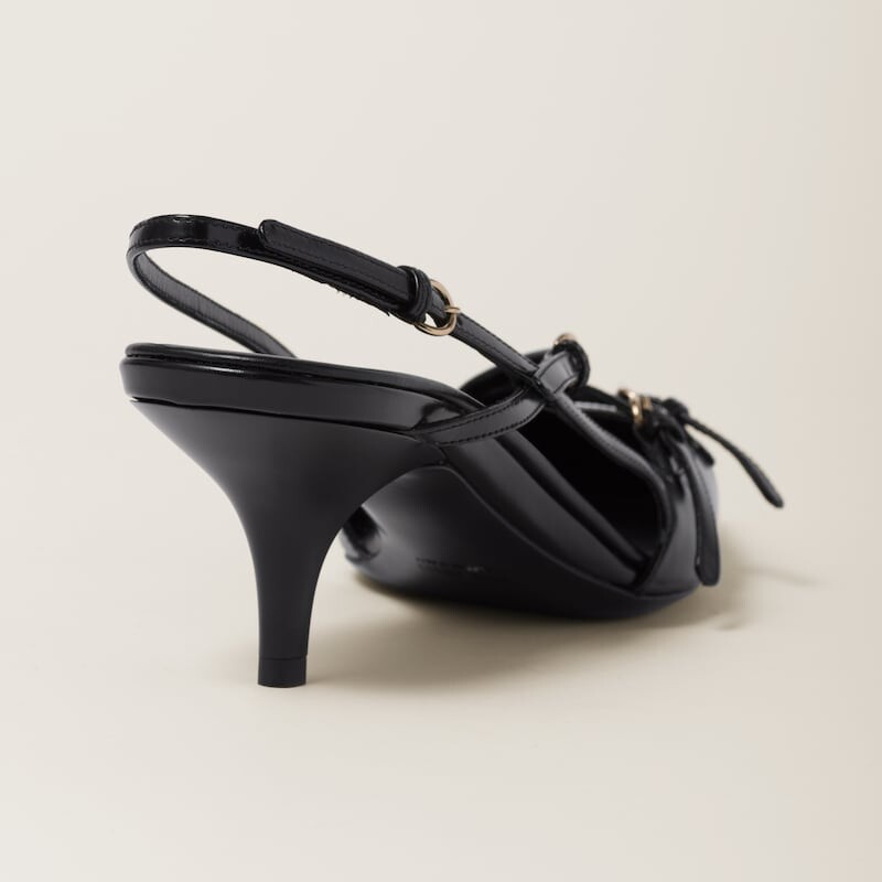 Босоножки из матовой кожи с пяткой на пятке и пряжками Miu Miu, черный — фото 3