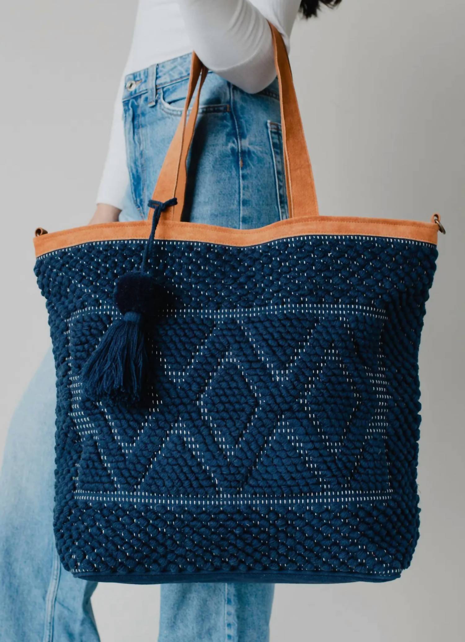 

Сумка-шопер в синем цвете с ромбовидным узором Panache Apparel