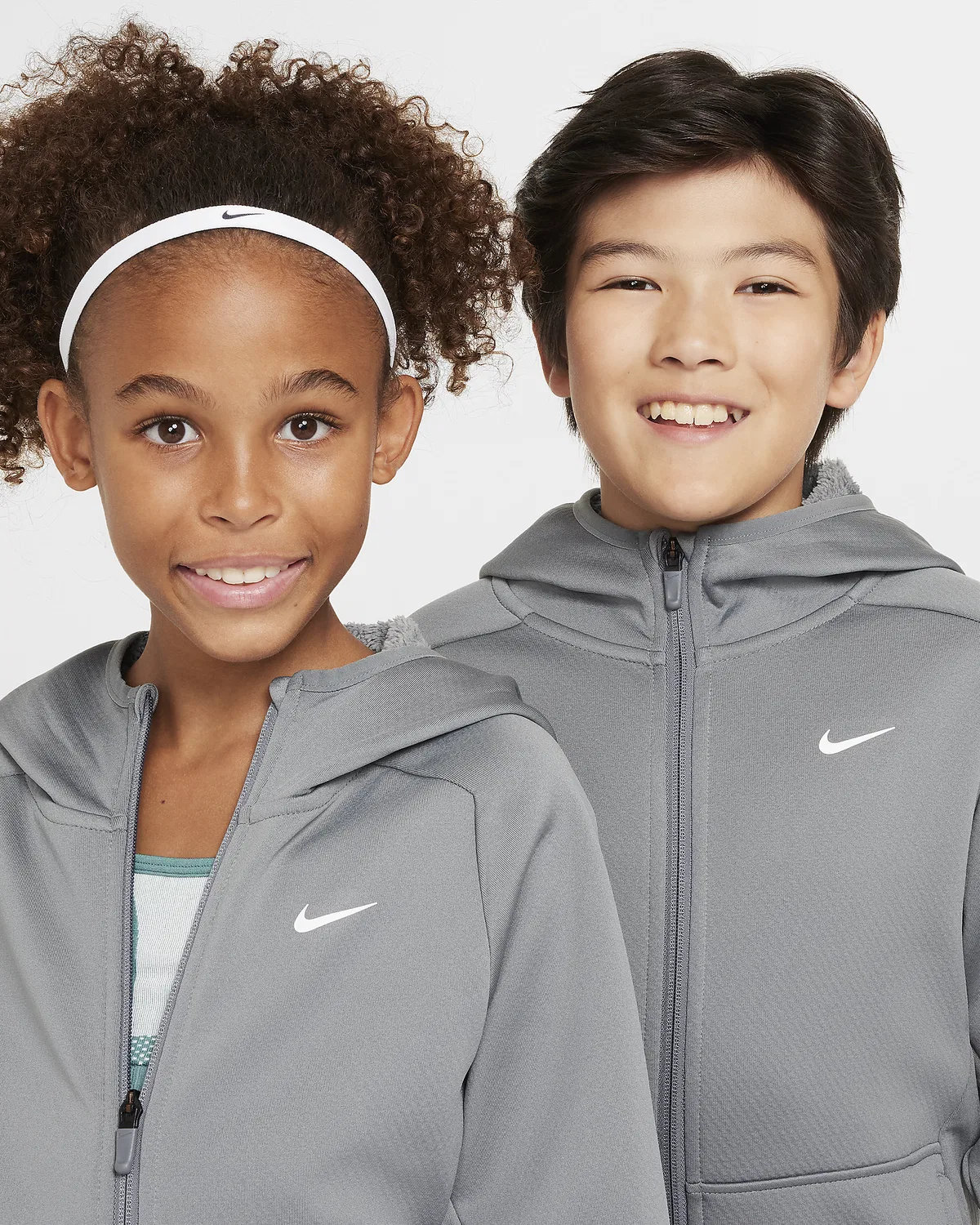 Детская утепленная тренировочная кофта Nike Therma-FIT Winterized, Smoke Grey/Smoke Grey/White — фото 3