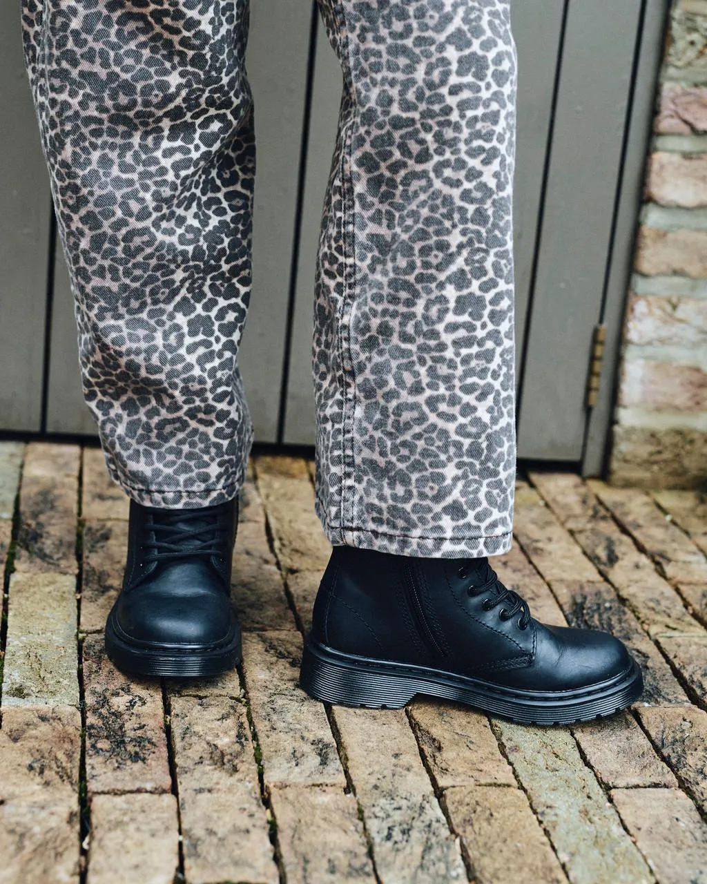 Ботинки Dr. Martens Junior 1460 на подкладке из искусственного меха, водонепроницаемые, цвет Black — фото 2