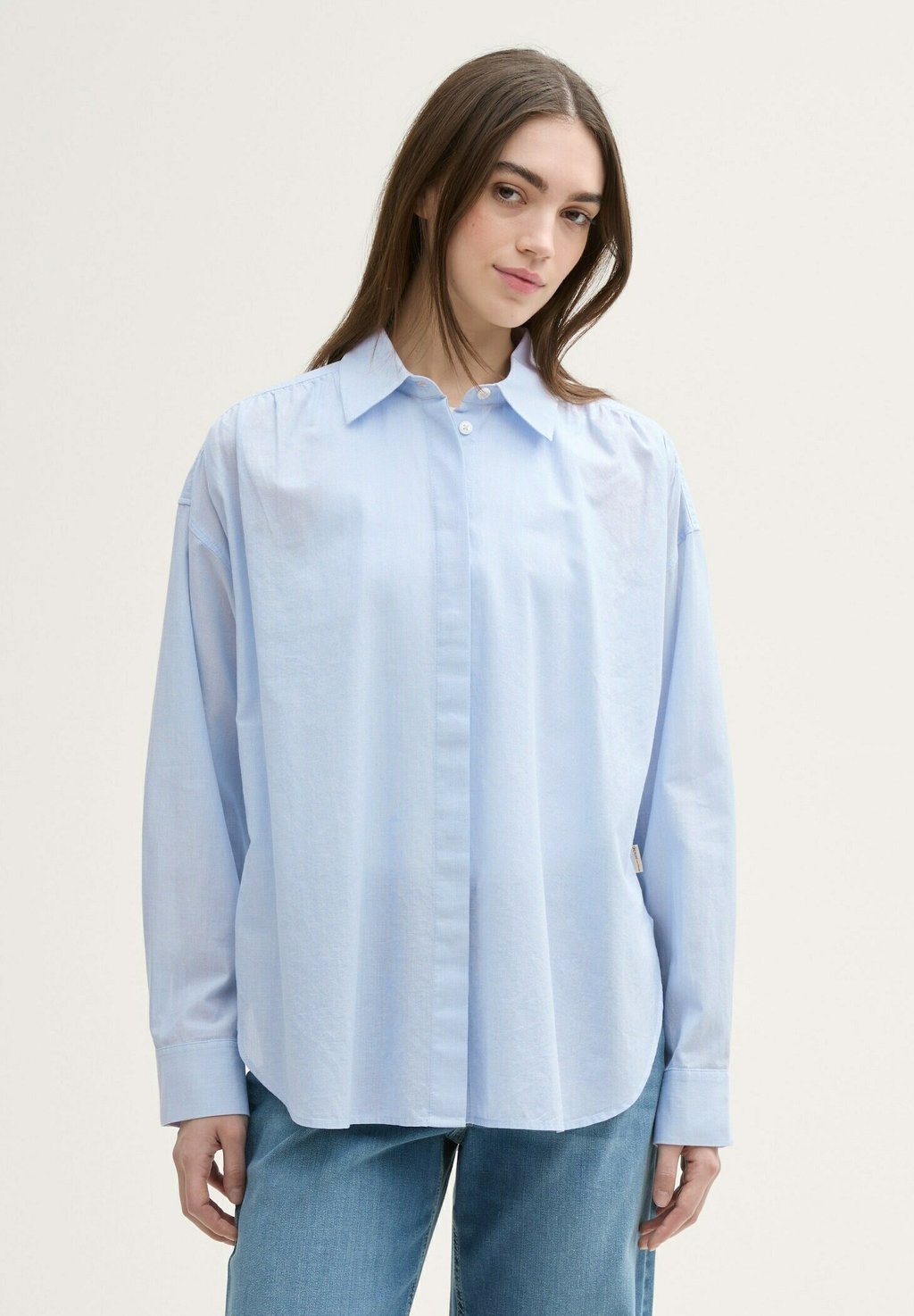 

Блузка на пуговицах LOOSE FIT HEMD TOM TAILOR DENIM, светло-голубой