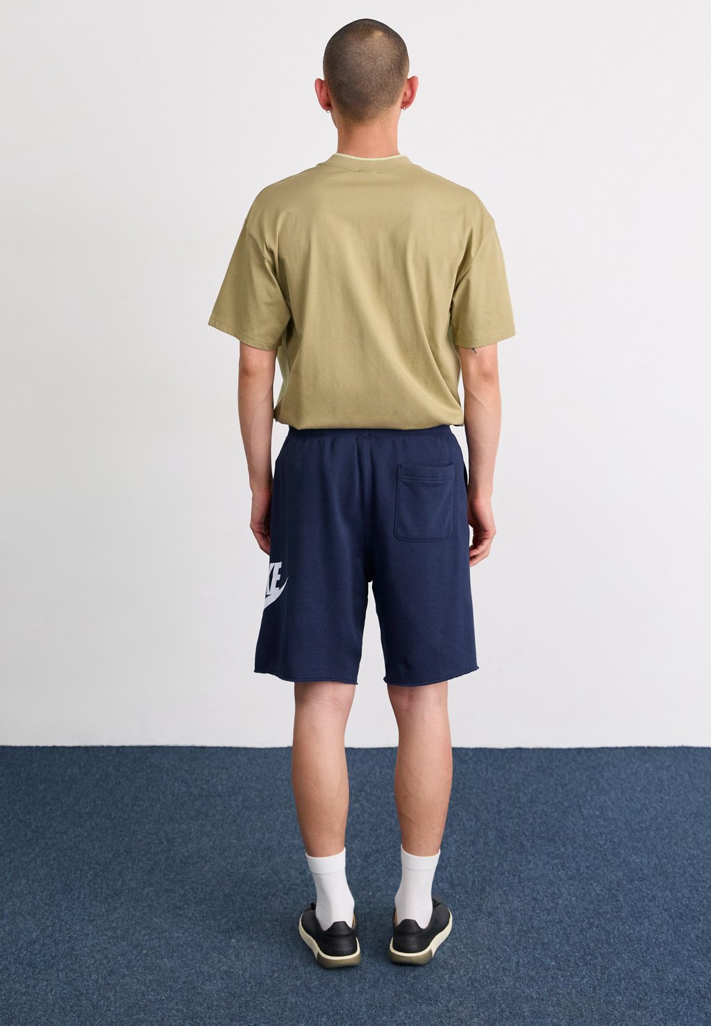 Шорты CLUB ALUMNI - Tracksuit bottoms Nike Sportswear, темно-синий — фото 3