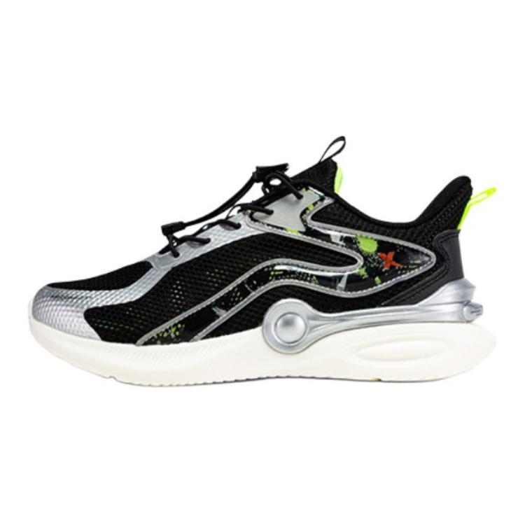 

Детские кроссовки GS Low-top Black/New Metal Silver Xtep, черный