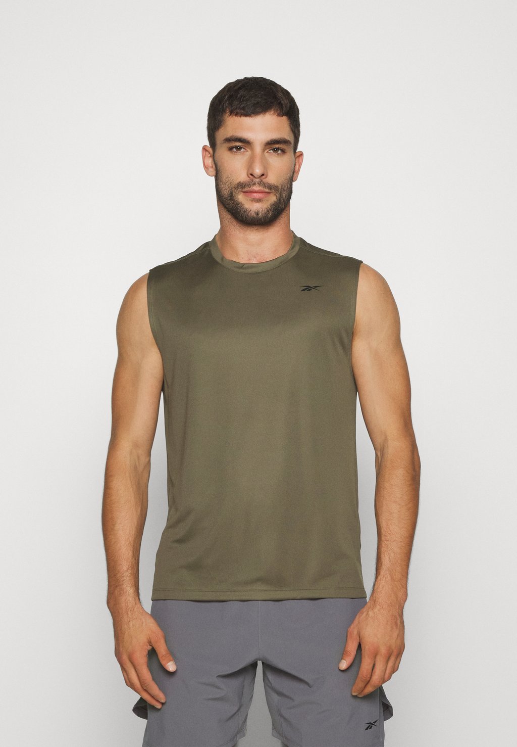 

Топ Train Slvls Tech Reebok, цвет army green