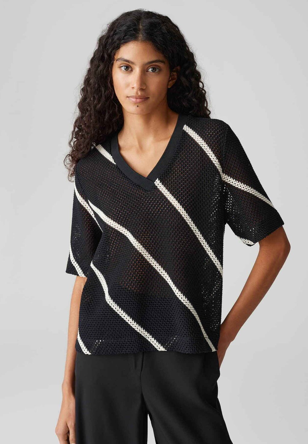 

Футболка с принтом LOOSE FIT ROUND NECK OPUS, черный