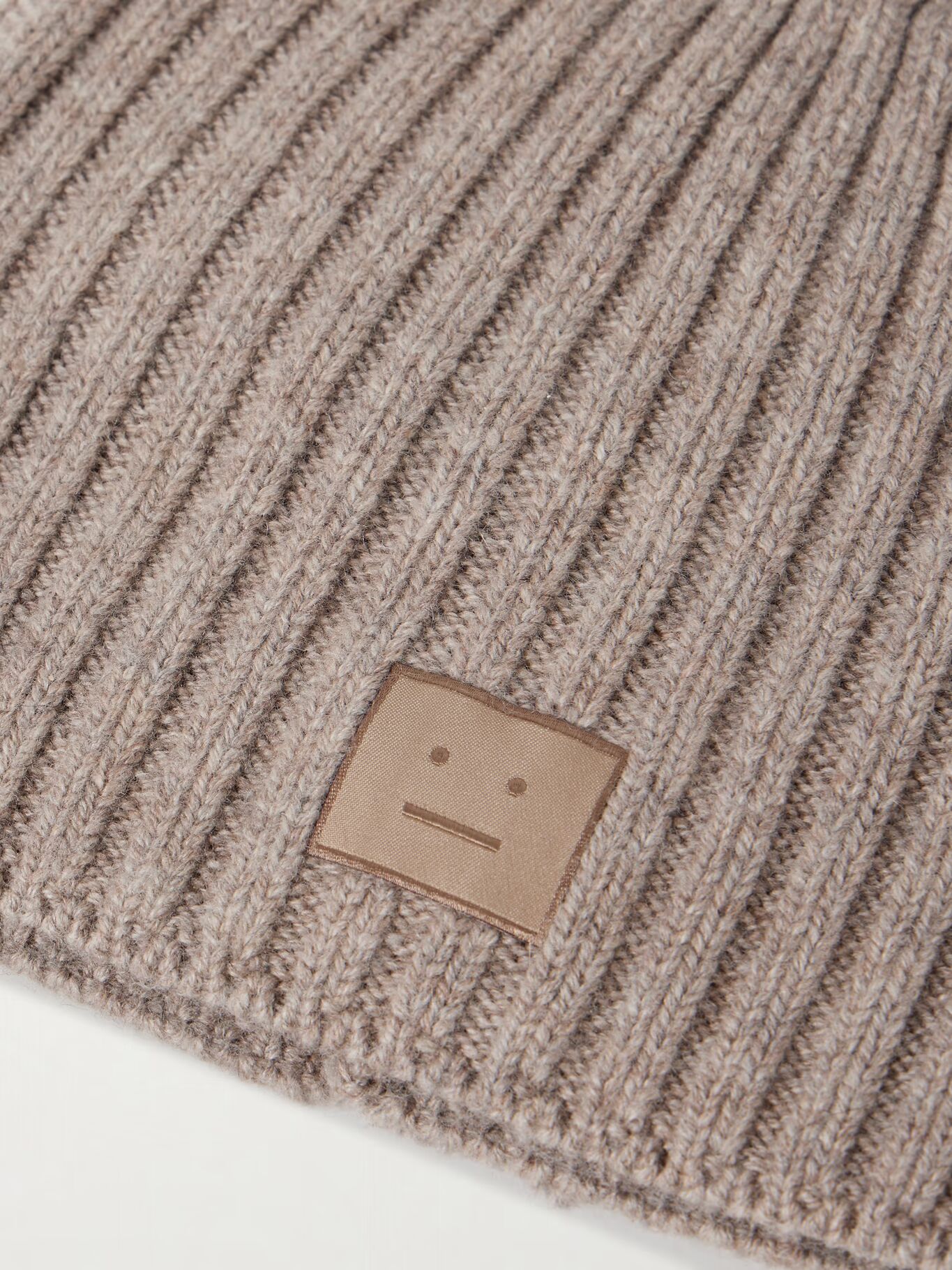 

Шапка Kubi из шерсти и смеси яка в рубчик с аппликацией логотипа ACNE STUDIOS, коричневый