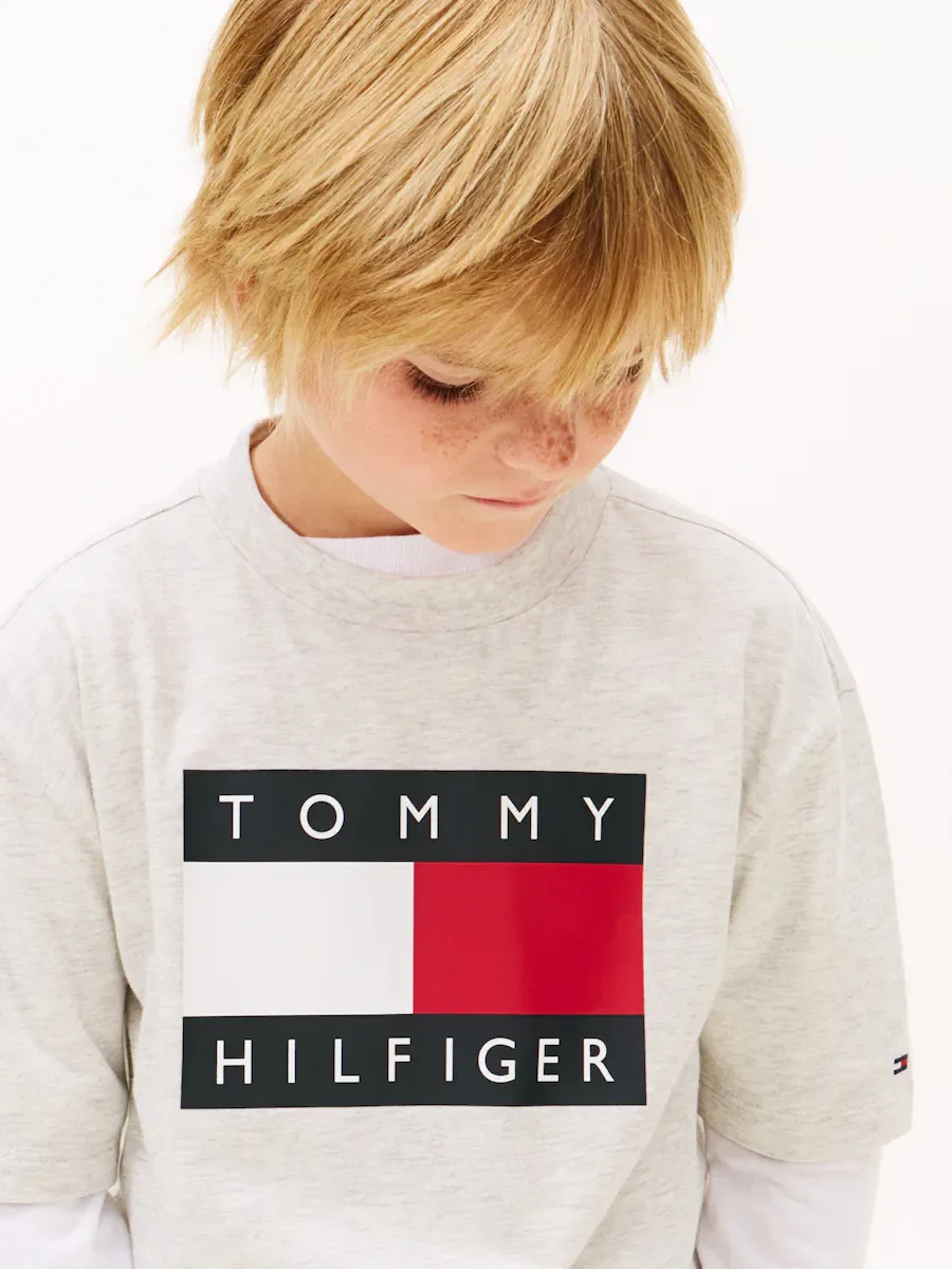 Детская футболка с логотипом флага на передней стороне Tommy Hilfiger, серый — фото 3