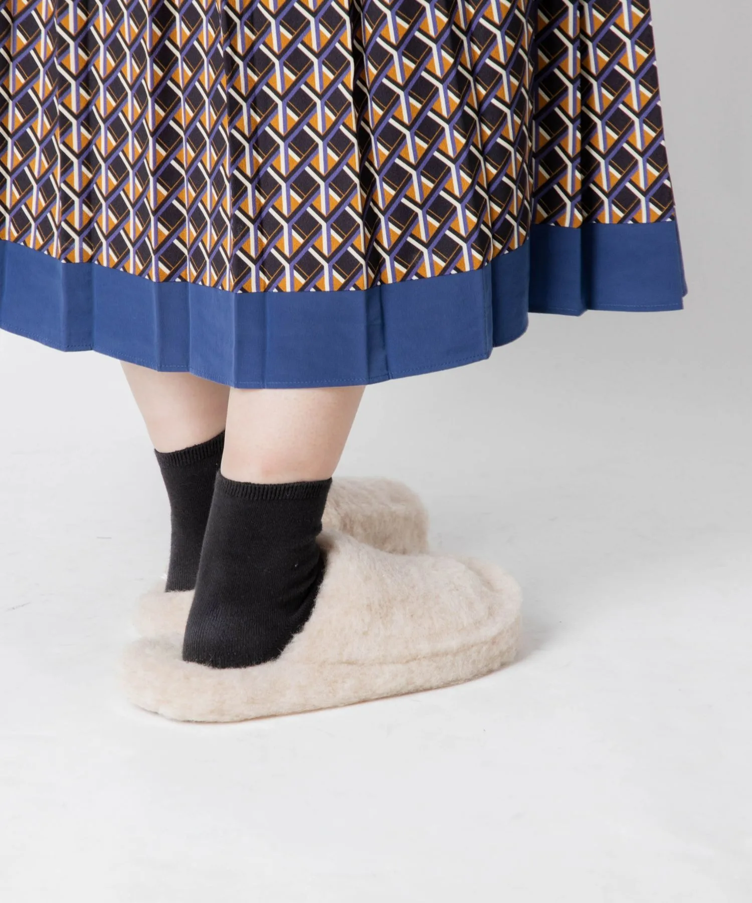 Утепленные тапочки COLD BREAKER BASIC SLIPPERS NO HEEL из натуральной шерсти коричневые — фото 3
