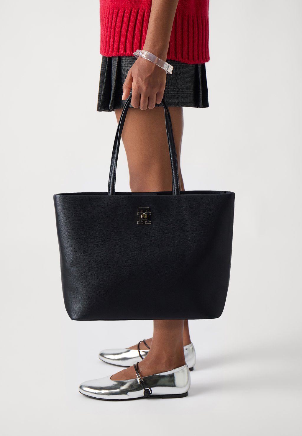 

Сумка-тоут MODERN TOTE Tommy Hilfiger, черный