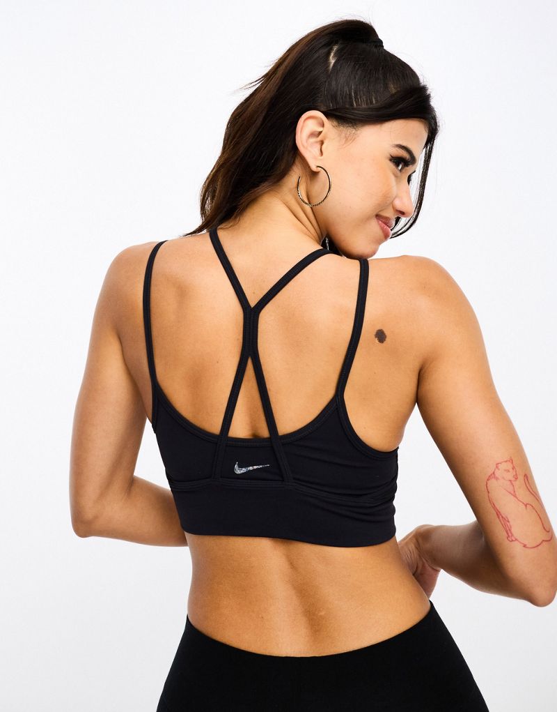 

Черный спортивный бюстгальтер Nike Dri-FIT Indy
