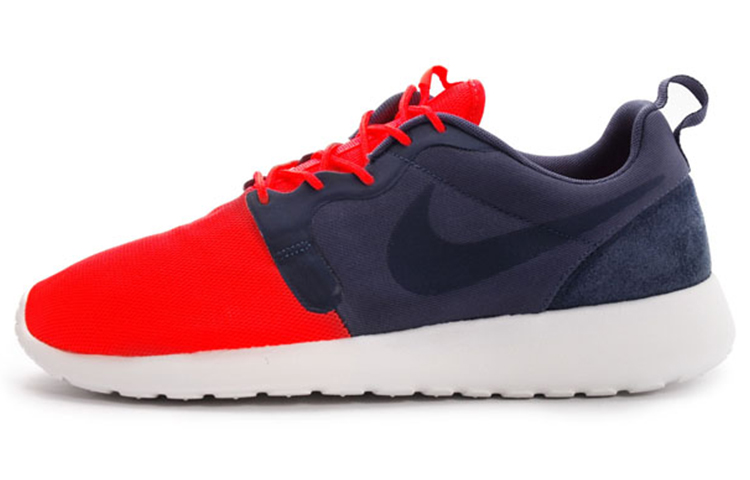 

Кроссовки Nike Rosherun HYP QS Total Crimson/Squadron Blue-Summit White