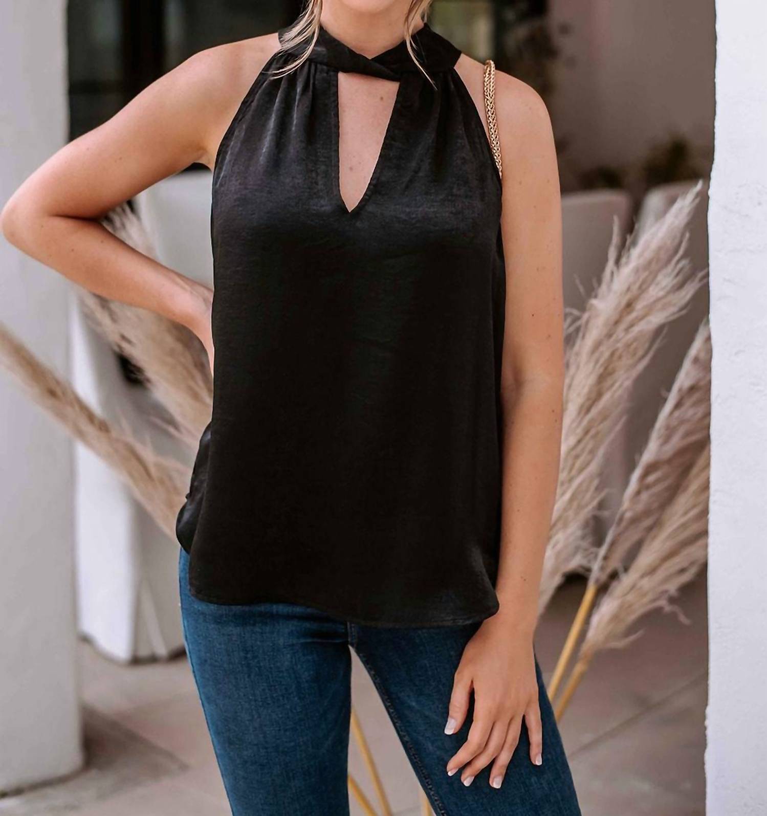 

Топ Twist Halter из черного атласа Veronica M