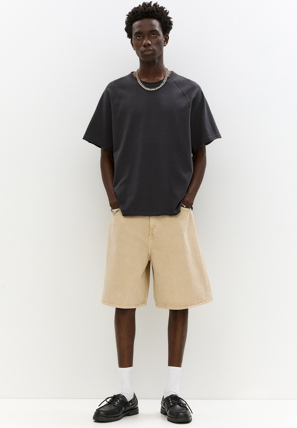 

Базовая футболка SHORT SLEEVE TRIMMED PULL&BEAR, черный