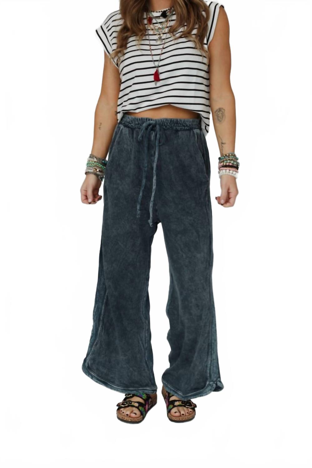 

Очень удобные широкие брюки укороченной длины в темно-синем цвете Three bird nest