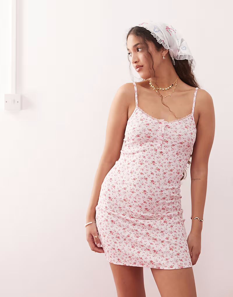 

Мини-платье Miss Selfridge с пуговицами и розовым мелким цветочным узором