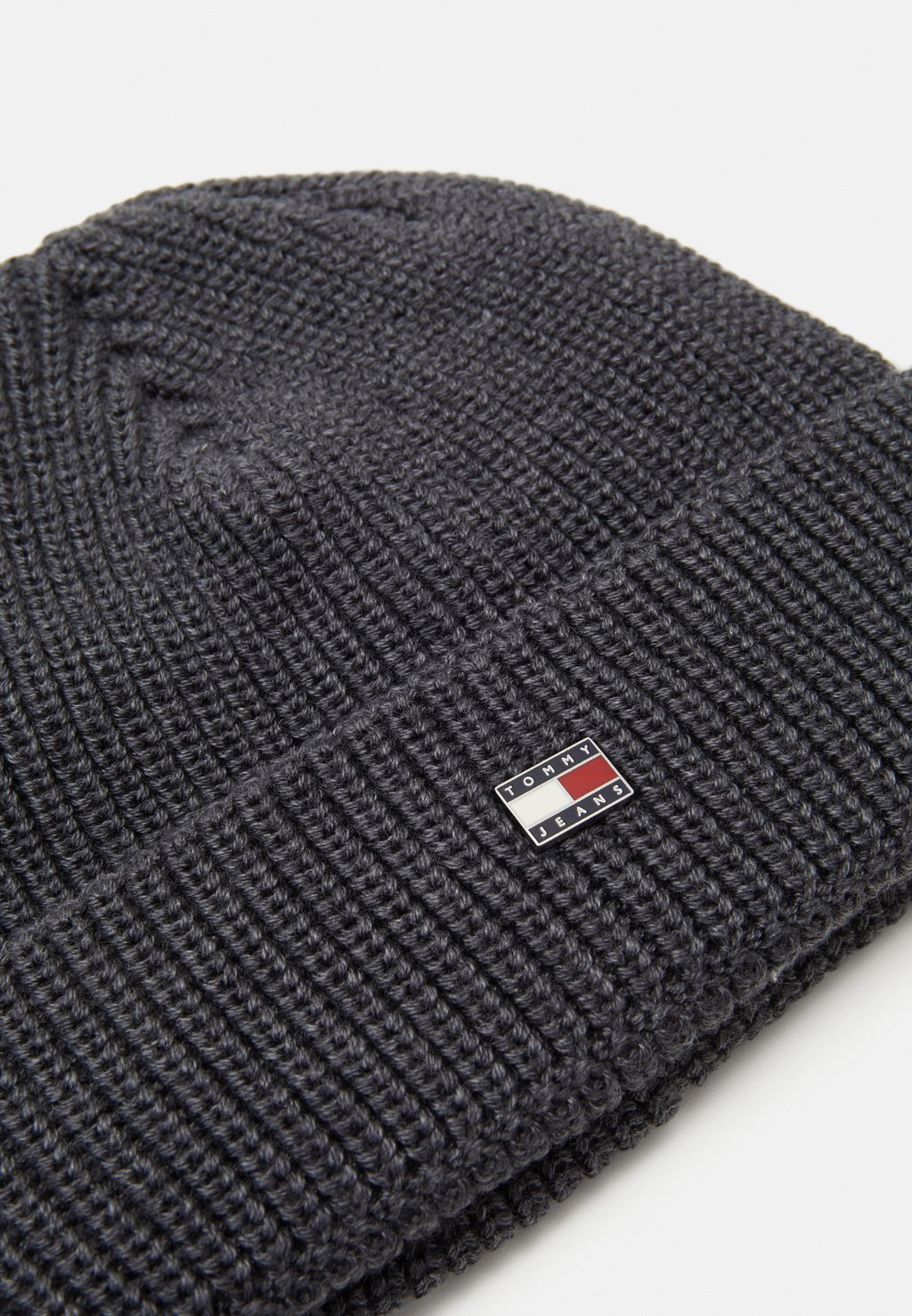 

Шапка HERITAGE SHORT BEANIE UNISEX Tommy Jeans, цвет Mottled Dark Grey