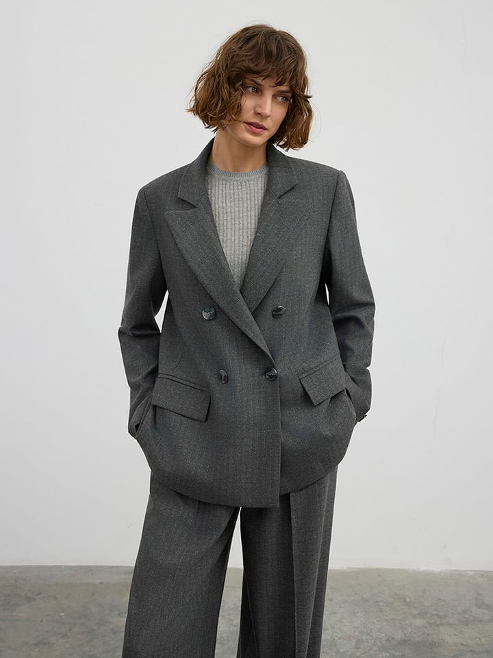 

BGN Блейзер антрацитового цвета