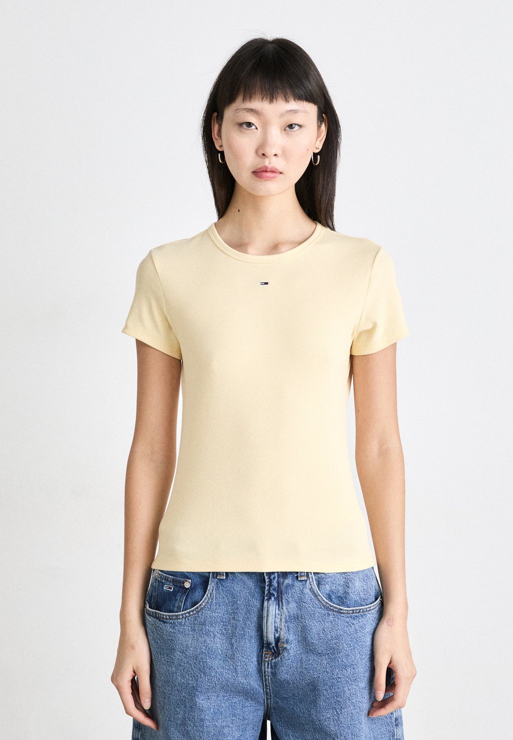 

Базовая футболка SLIM ESSENTIAL Tommy Jeans, бежевый