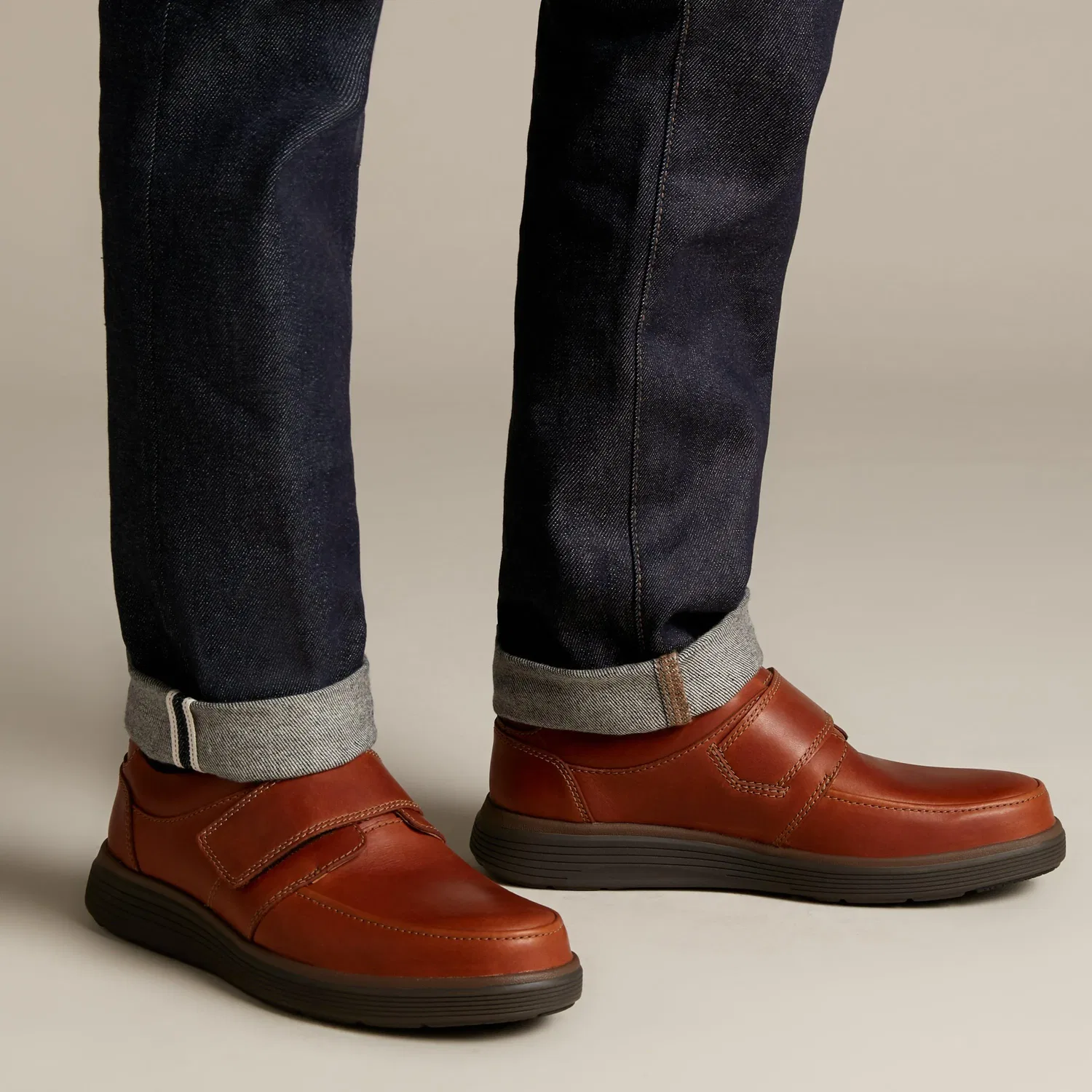 Туфли на липучке из кожи Clarks Unstructured, коричневый — фото 2