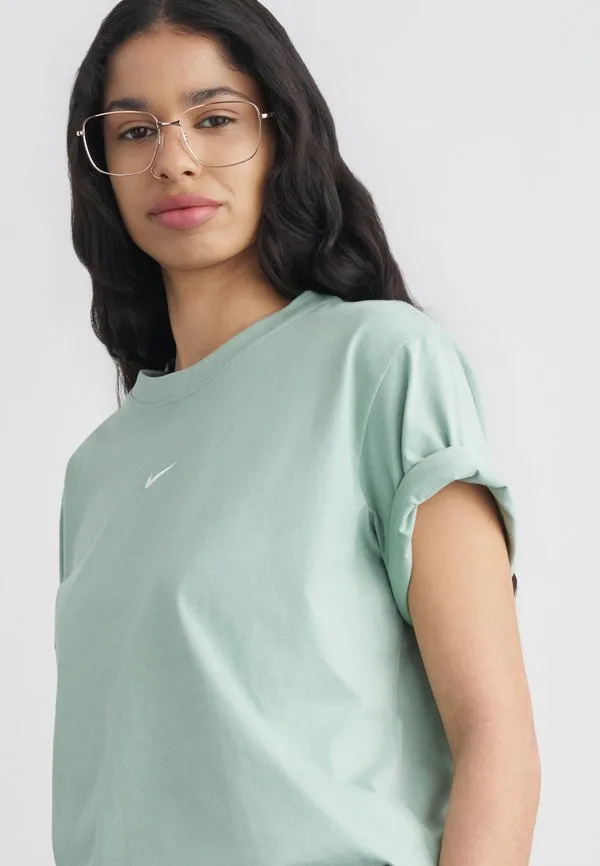 Классическая футболка, базовая футболка Nike Sportswear, Steam