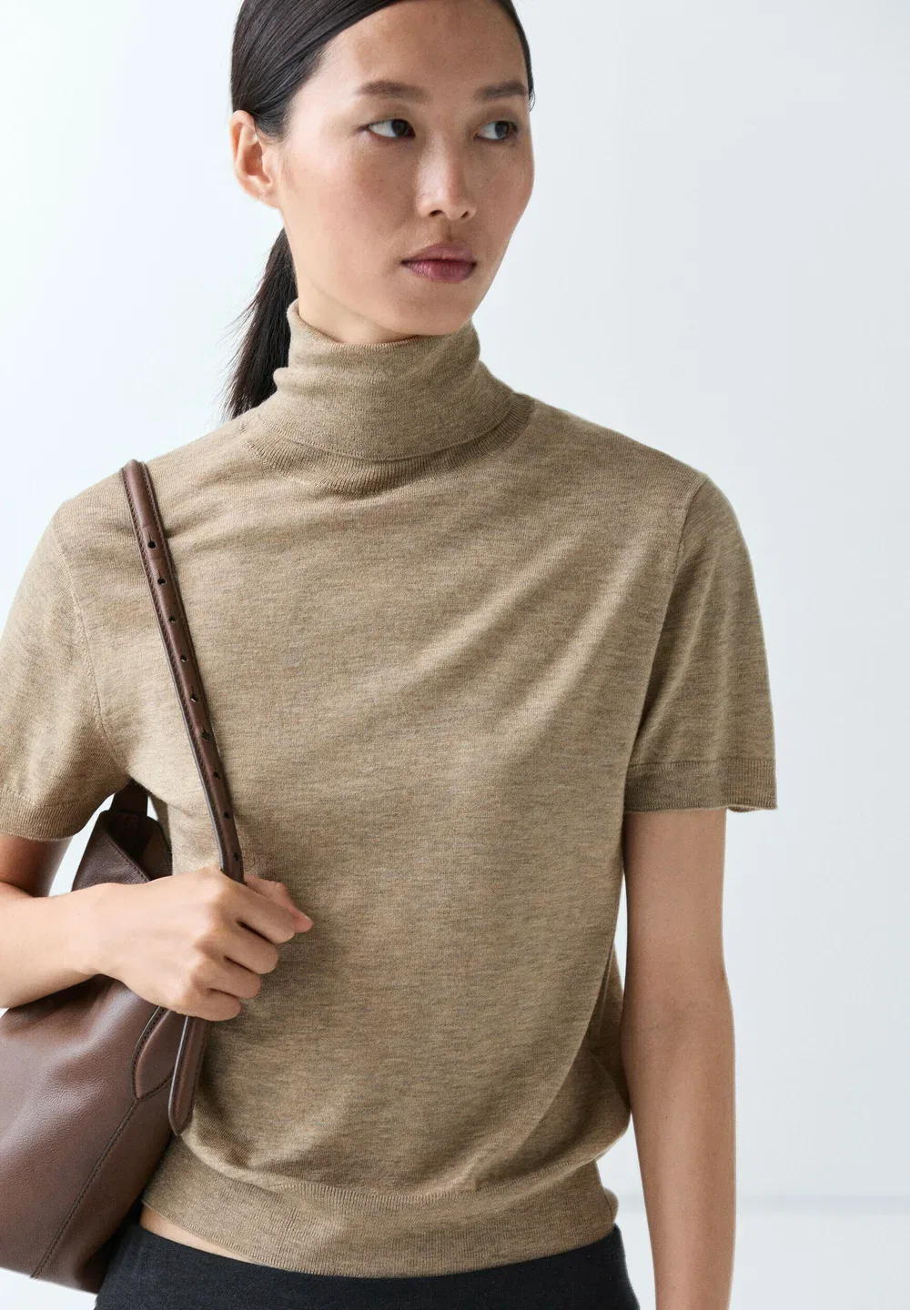 Свитер с высоким воротником из смесовой шерсти - базовая футболка Massimo Dutti, Beige