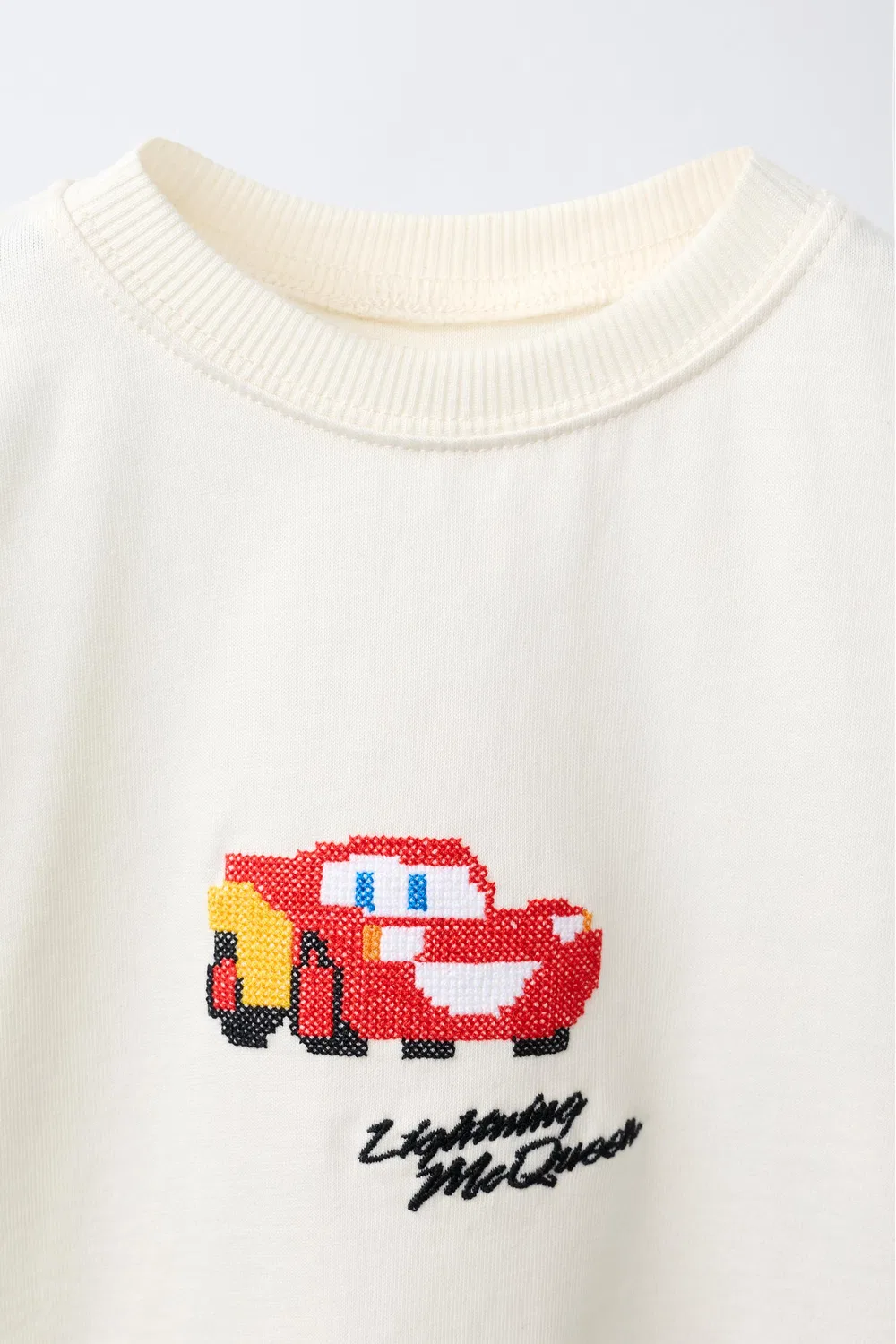 Футболка с вышивкой "Тачки: Молния Маккуин" DISNEY/PIXAR ZARA, Oyster-white — фото 3