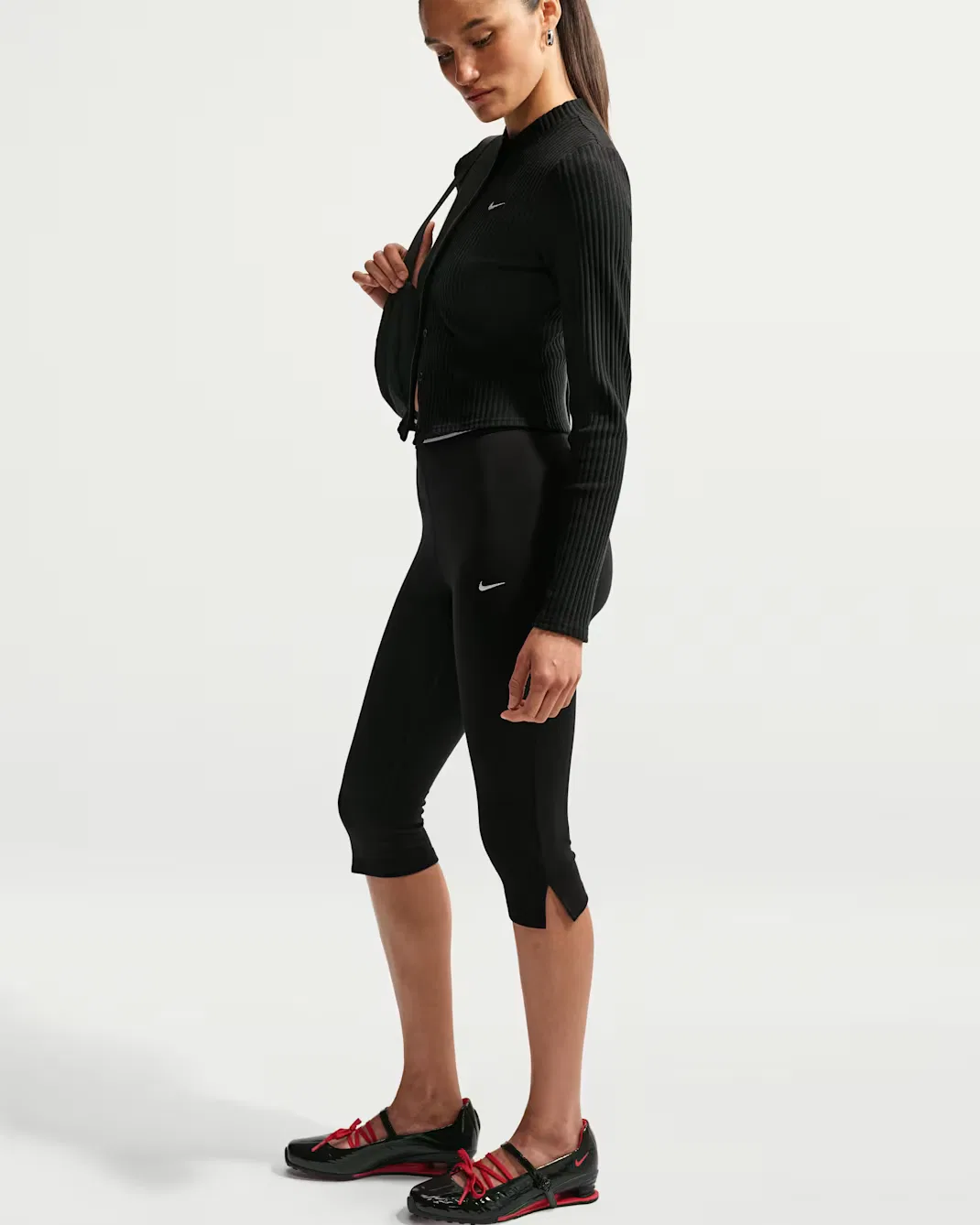 Женские обтягивающие леггинсы-капри с высокой талией Nike Sportswear Chill Jersey, Black/Black/White — фото 4