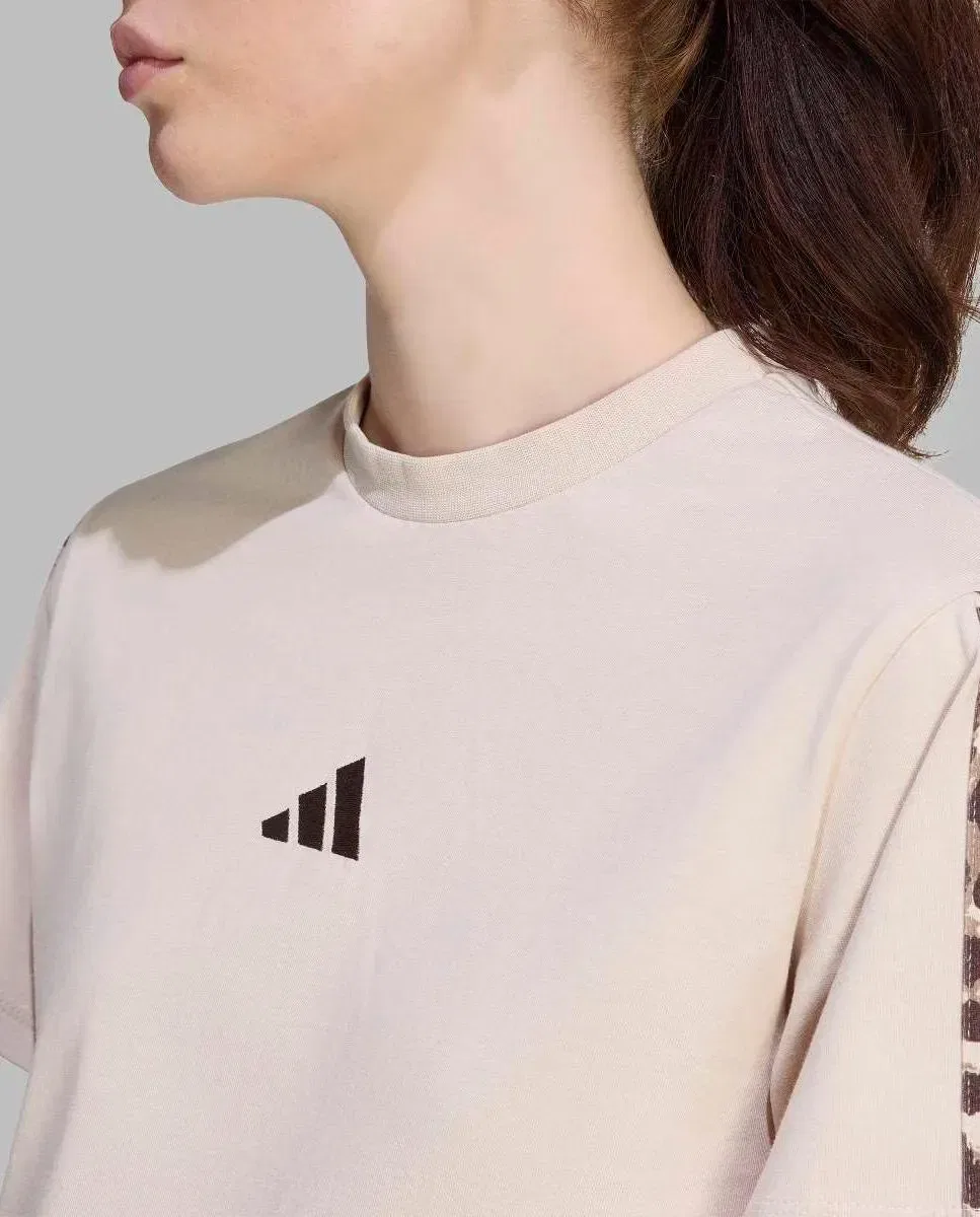 Женская футболка с принтом Essentials Seasonal adidas, Beige — фото 4