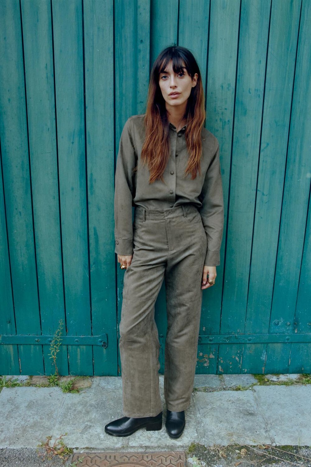 

Прямые брюки из искусственной замши ZARA, хаки