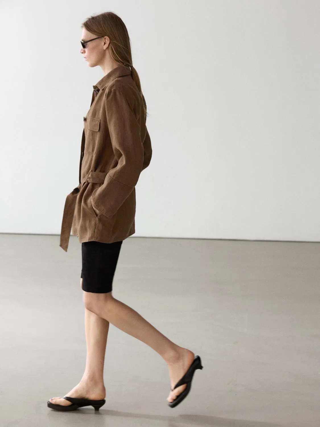 Блейзер из 100% льна с карманами и поясом Massimo Dutti, коричневый — фото 3