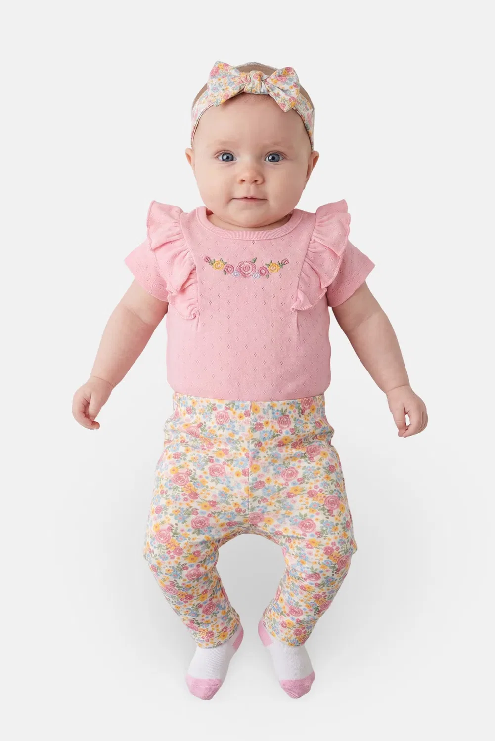 Комплект боди и штанов с цветочным принтом, с повязкой и носками Baby Essentials, разноцветный