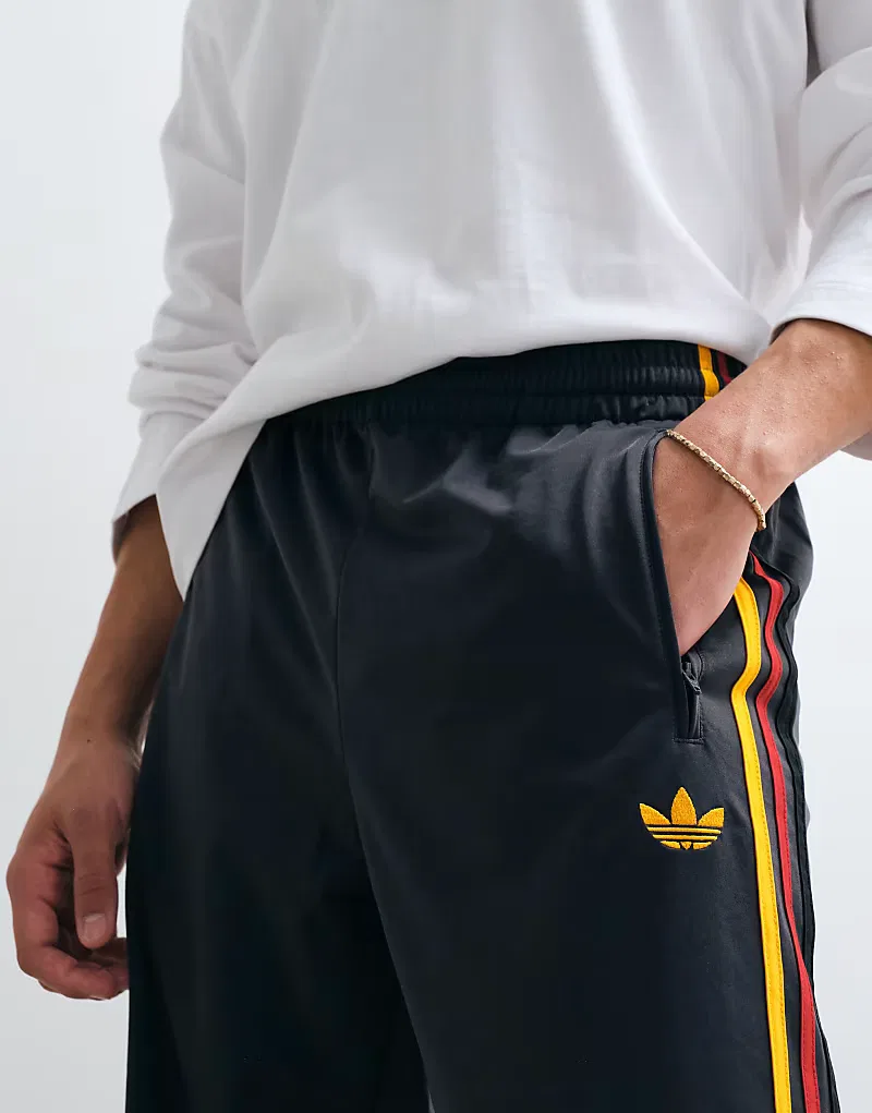 Спортивные брюки Adidas Originals Firebird в черно-золотом цвете — фото 4