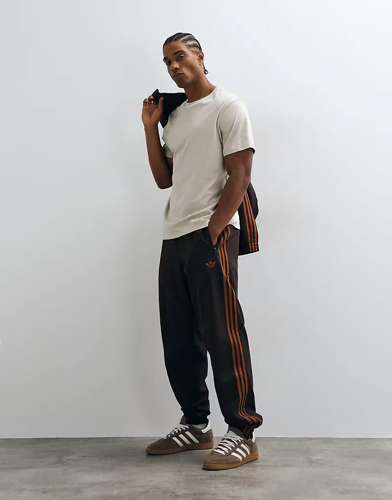 Спортивные брюки Adidas Originals Firebird из тканого материала, коричневый