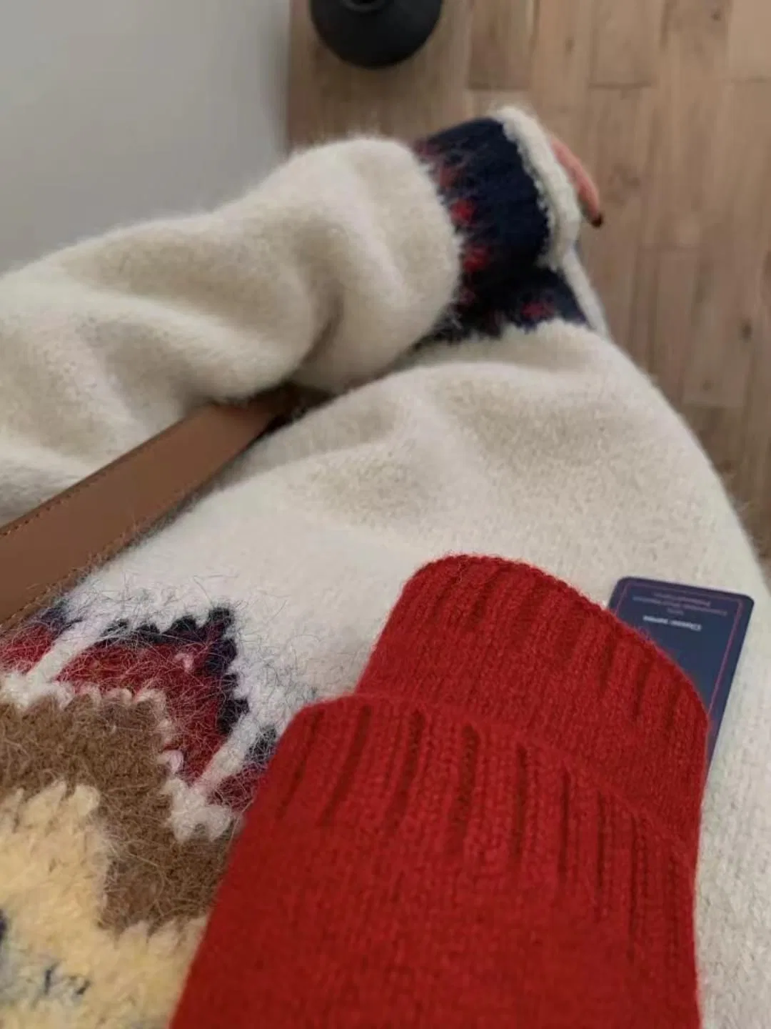 Женский свитер с принтом Vintage Red Jacquard Christmas, молочно-белый — фото 4