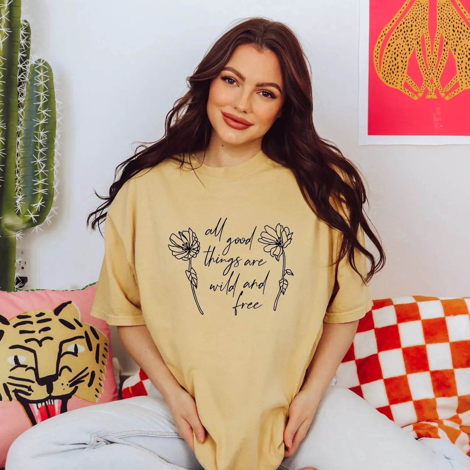 

Футболка Simply Sage Market Wild And Free Flowers Garment Dyed