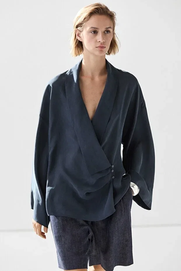 Женская блузка с длинным рукавом Double-Breasted Draped Blouse With Gathered Details Massimo Dutti, Dark Lacquer — фото 2