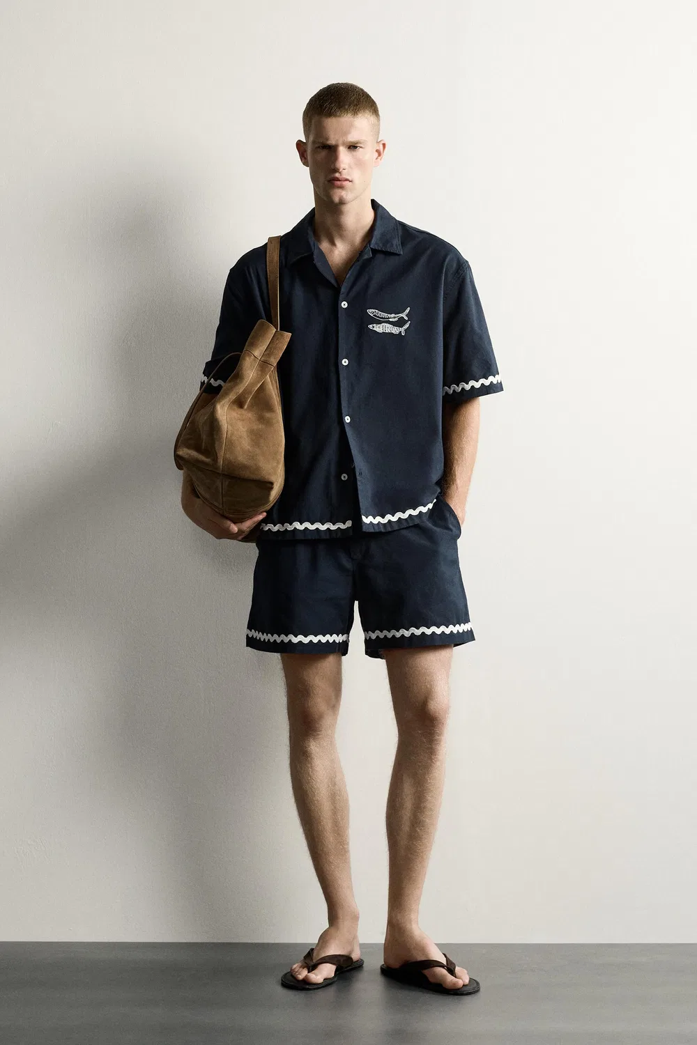Рубашка свободного кроя с вышивкой в виде рыбы. ZARA, Navy blue