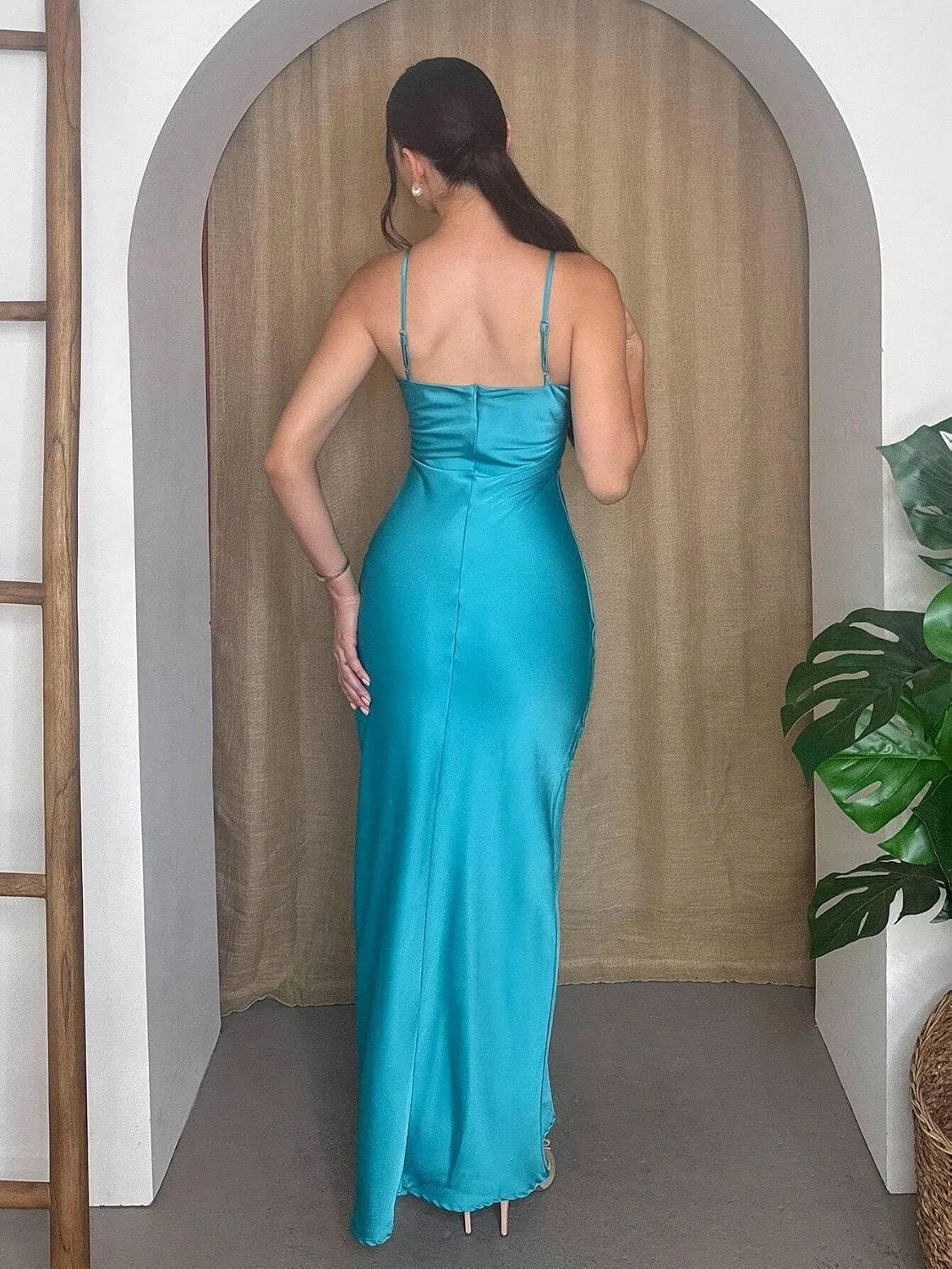Женское элегантное платье на бретелях с открытой спиной, Blue — фото 3
