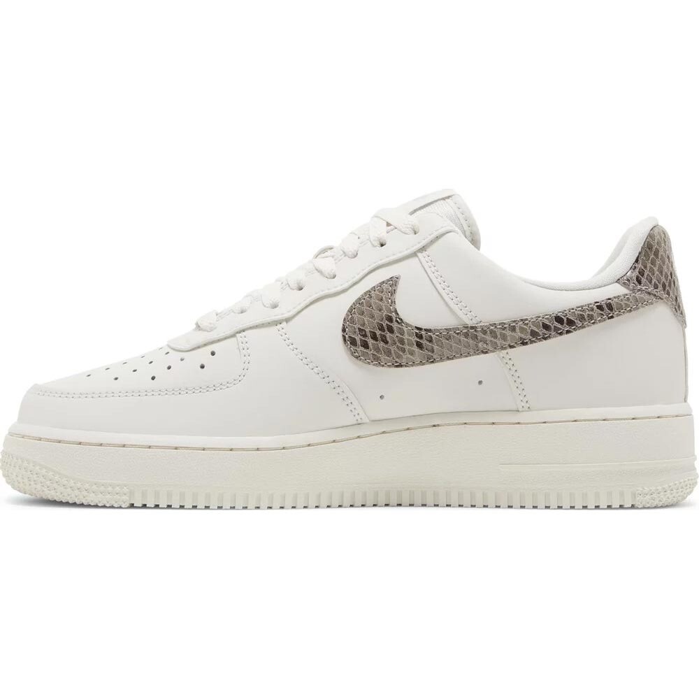 Кроссовки Nike Wmns Air Force 1 07 Phantom Ivory Snakeskin, белый/серый (Размер 37,5 RU) — фото 2