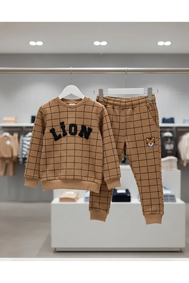 Детский спортивный костюм для мальчиков с принтом Boy'S lion written on it embroidered square patterned tracksuit 2-piece set Tuffy, Brown — фото 3