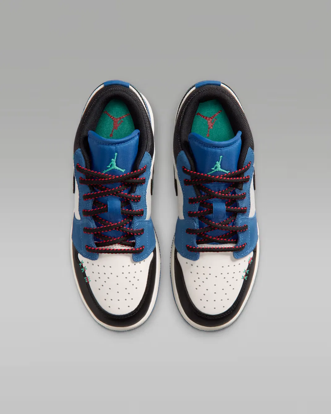 Кроссовки для детей постарше Air Jordan 1 Low SE, True Blue/University Red/Kinetic Green/Black — фото 4