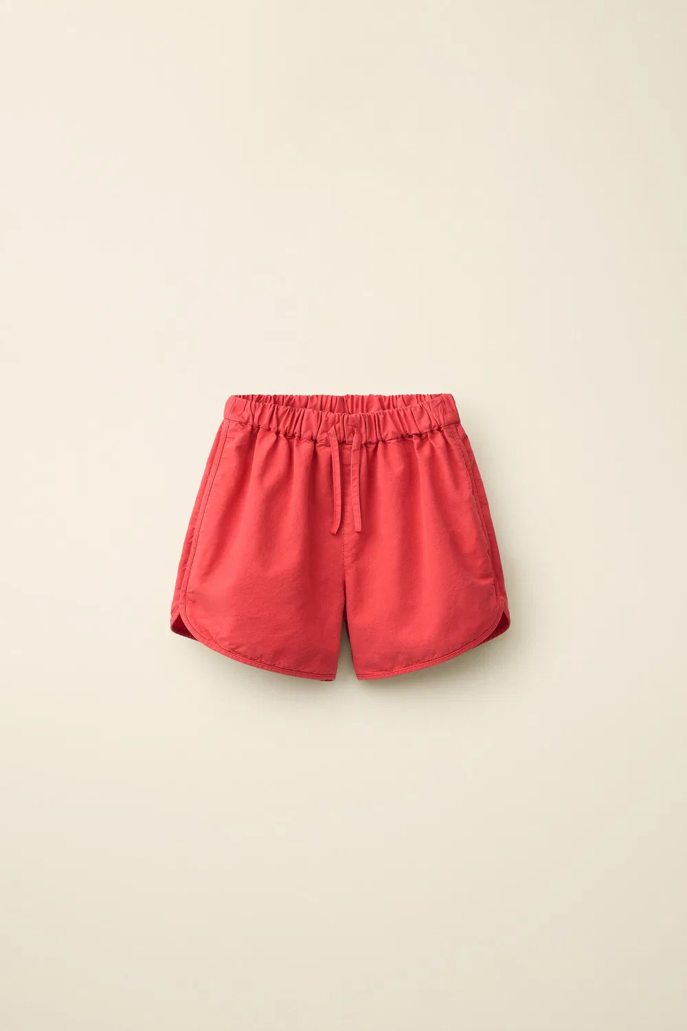 Однотонные шорты-бермуды, созданные в сотрудничестве Caramel London и Zara, Red