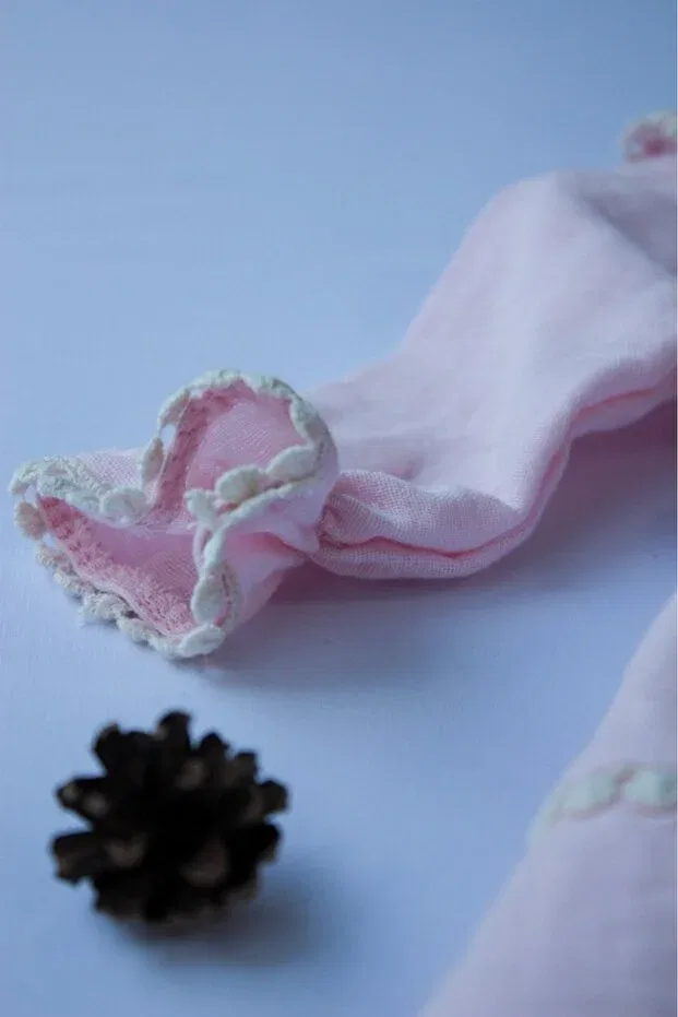Детское платье для девочек хлопковое с брошью и кружевом Pio Kids, Pink — фото 4
