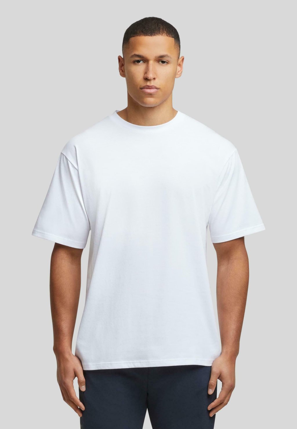 

Базовая футболка Mister Tee, белый