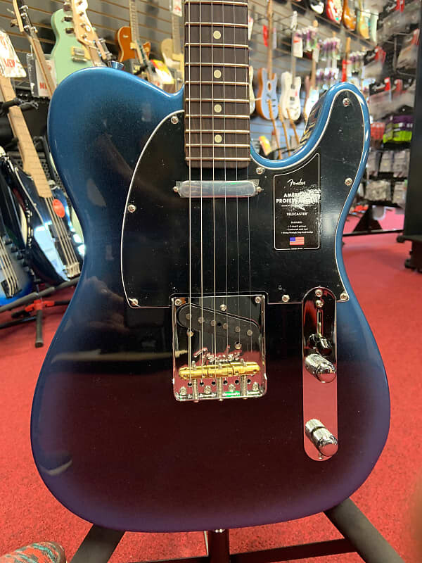 

Fender American Professional II Telecaster с грифом из палисандра 2020 - Present Dark Night American Professional II Telecaster with Rosewood Fretboard