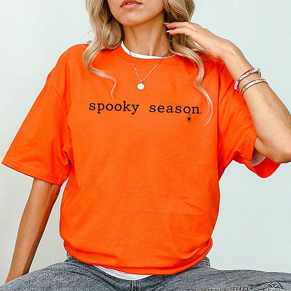 

Футболка с принтом Spooky season typewriter Simply Sage Market, Orange, Зеленый, Футболка с принтом Spooky season typewriter Simply Sage Market, Orange