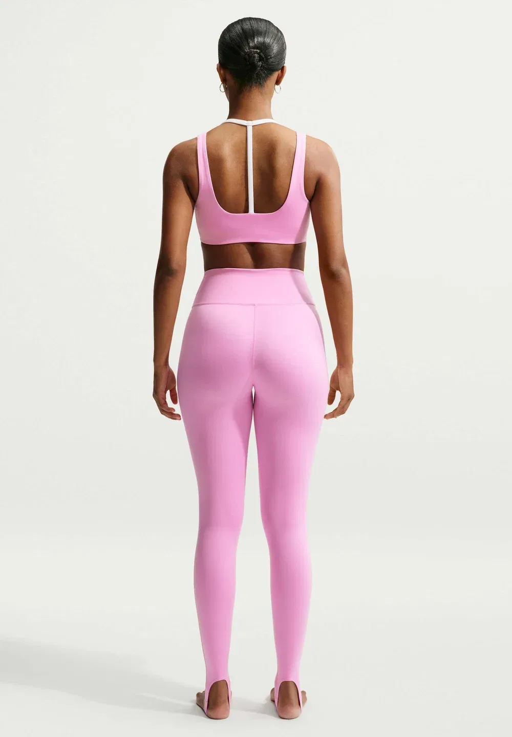 W nk1 df strappy pad bra e+ - спортивный бюстгальтер с легкой поддержкой Nike Performance, Pink Rise/White — фото 3