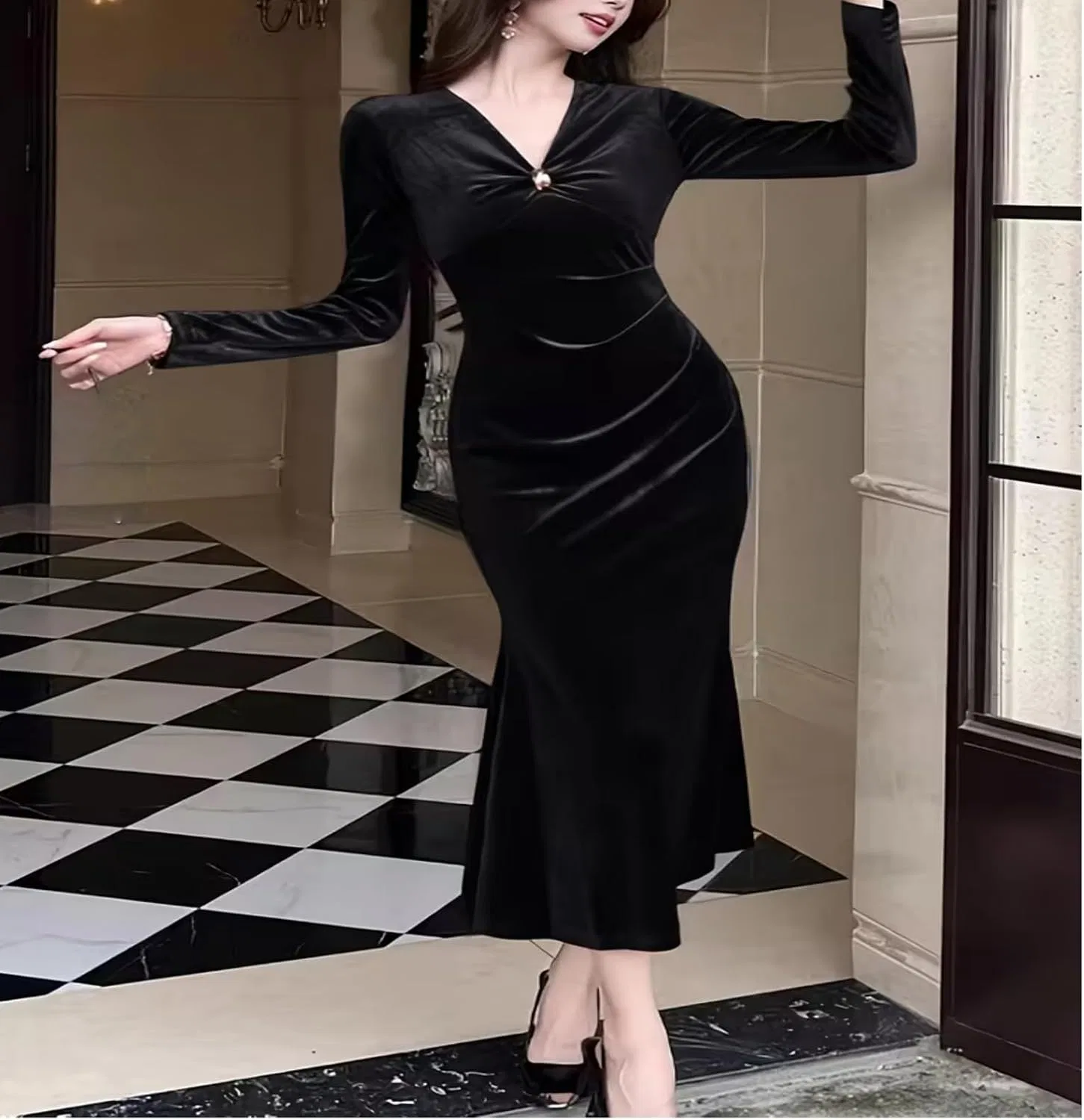 Женское элегантное платье с V-образным вырезом Velvet Dress, Black — фото 3