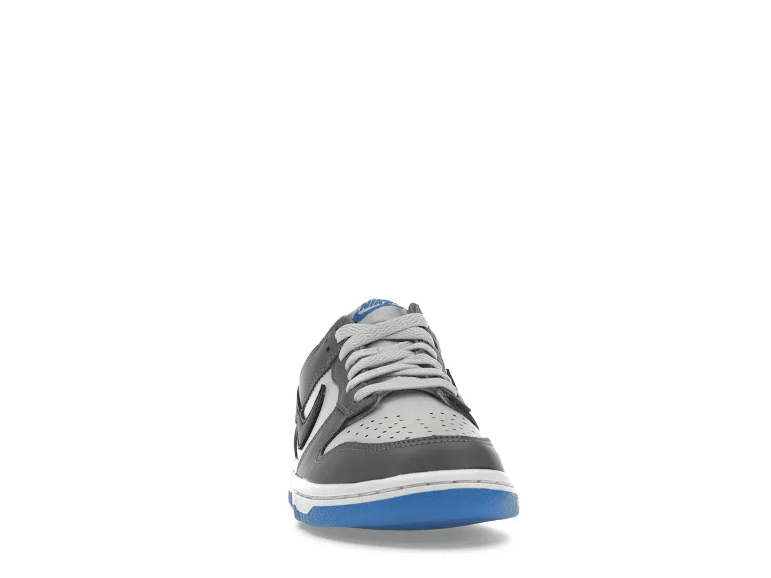Детские кроссовки с перфорацией Nike Dunk Low, Cool Grey/Pure Platinum/Light Photo Blue/Black — фото 2