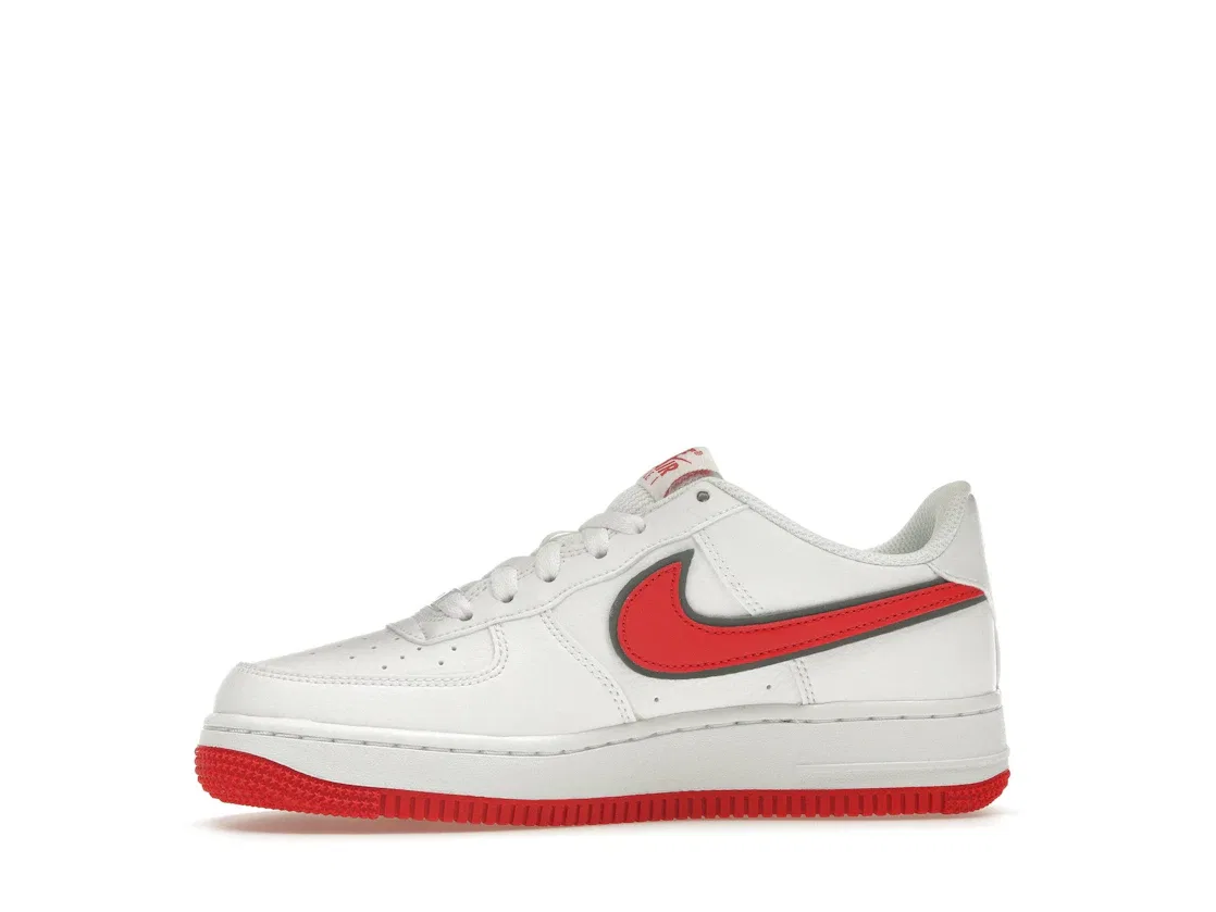 Детские кроссовки Lifestyle Nike Air Force 1, White/Smoke Grey/Light Smoke Grey/Habanero Red — фото 3